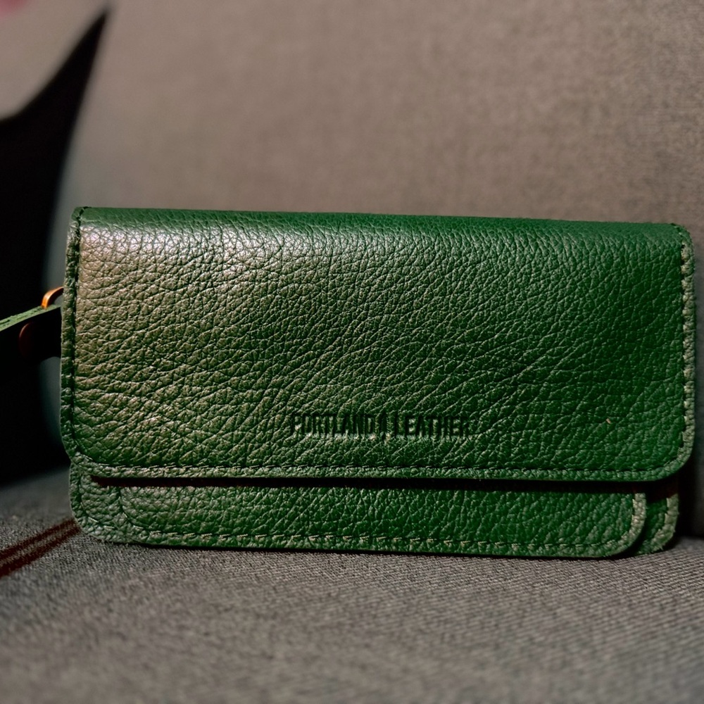Portland Leather Goods Lily Wristlet – Bacalar Green – NWT 🌿